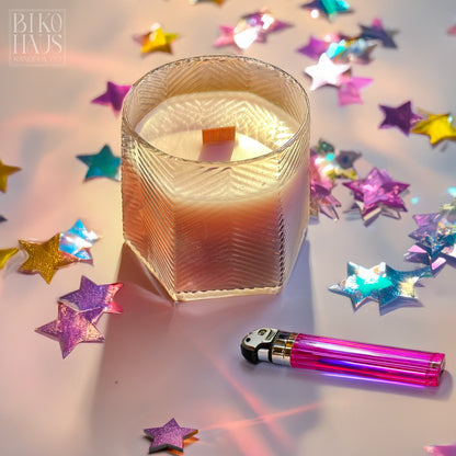 Strawberry Matcha // Iridescent Emboss Diamond Wine Glass