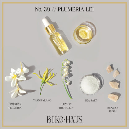 Plumeria Lei // Ginto Konkreto Kandela