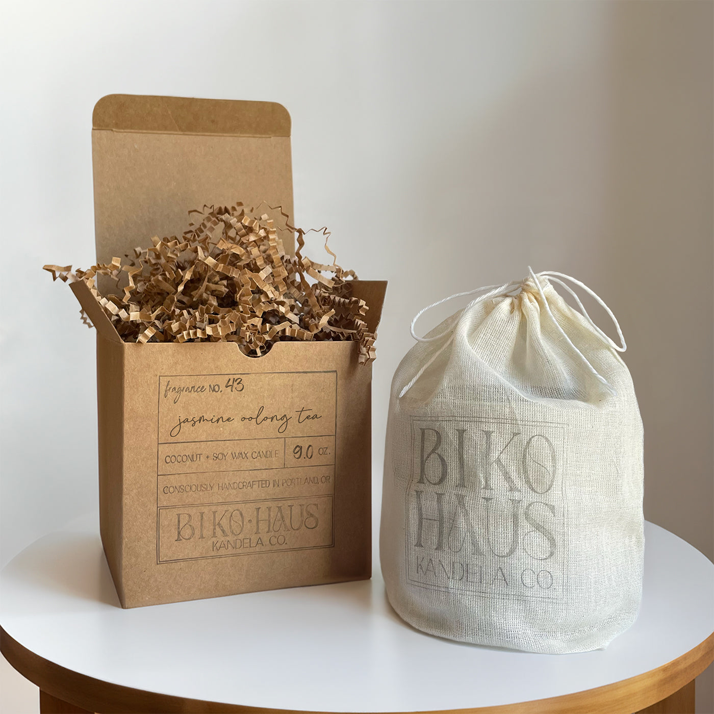 Jasmine Oolong Tea // Serene-Being Konkreto Kandela